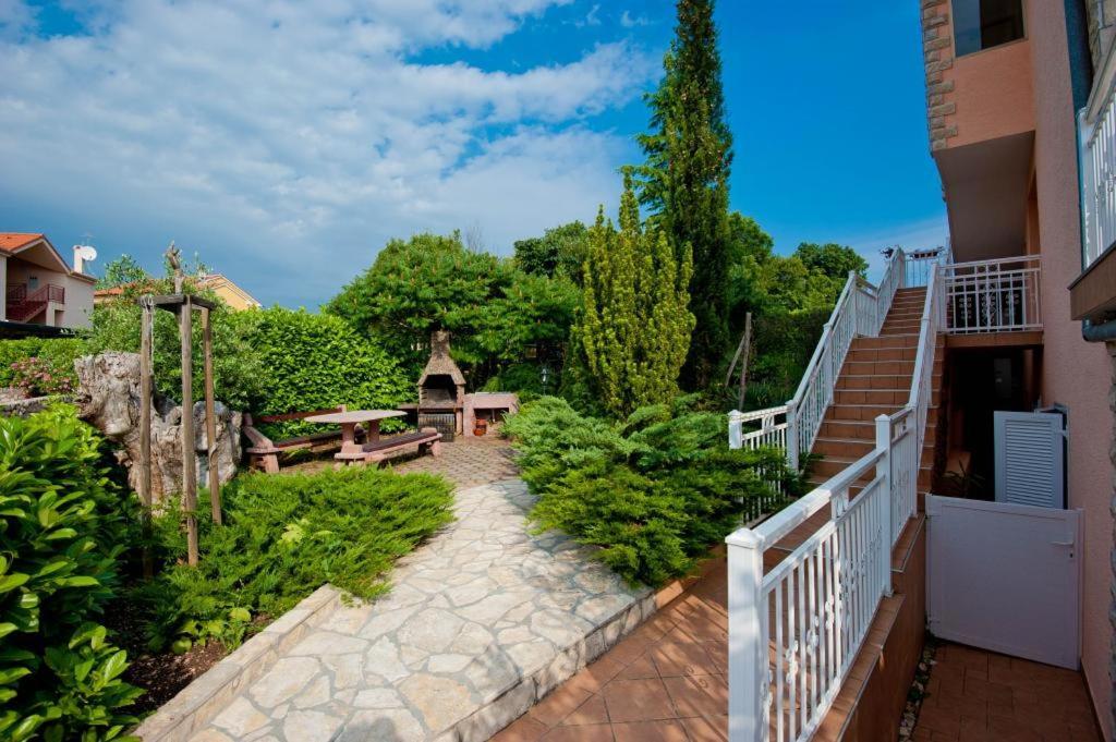 Apartments And Rooms Нивице Екстериор снимка