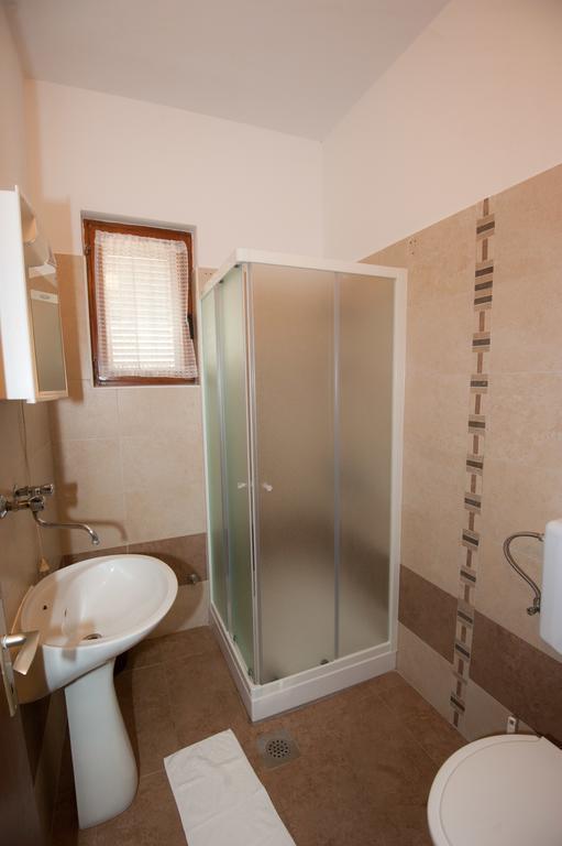 Apartments And Rooms Нивице Екстериор снимка