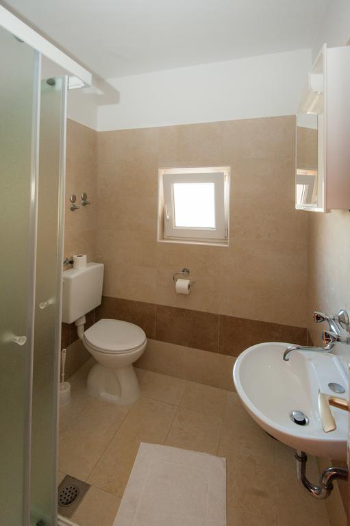 Apartments And Rooms Нивице Екстериор снимка